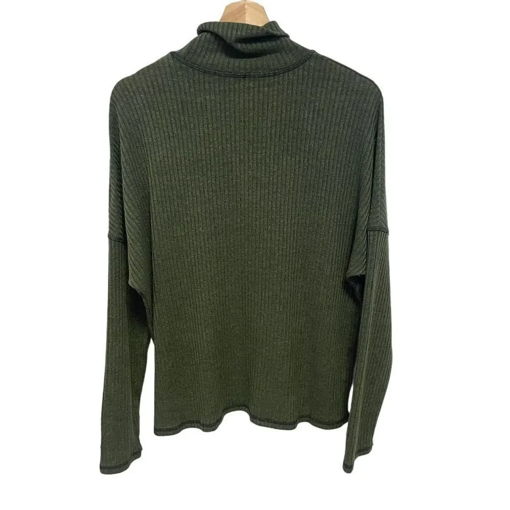Green Turtle Neck Top - Picture 4 of 6